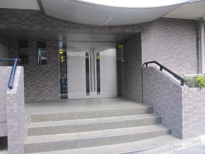 Other local. Elegant entrance with a profound feeling