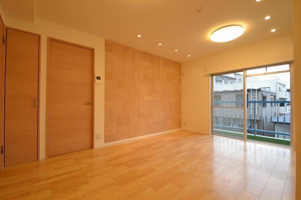 Living. Administrative expenses: 9800 yen / Month repair reserve: 1400 yen / Month