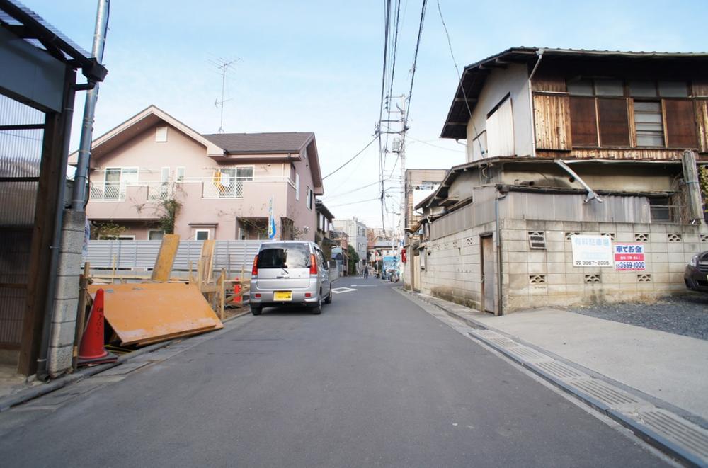 Local photos, including front road. Local (12 May 2013) Shooting