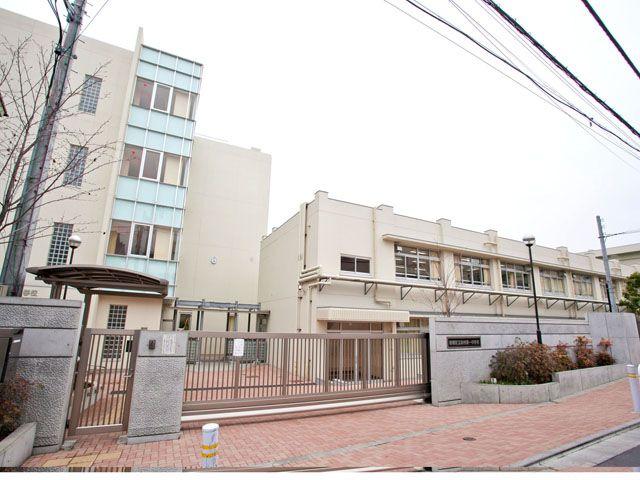 Junior high school. 160m until Itabashi Shimura first junior high school