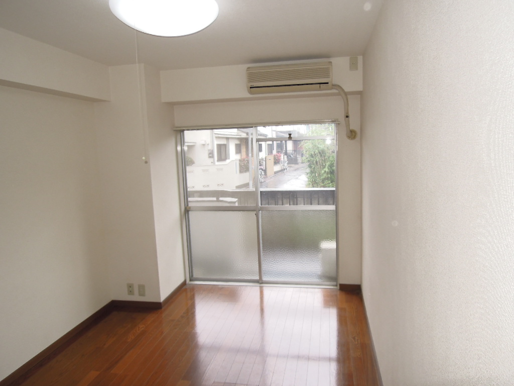 Other room space. Western-style 6 Pledge