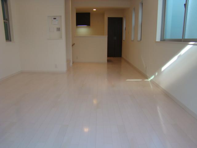 Same specifications photos (living). Same specifications