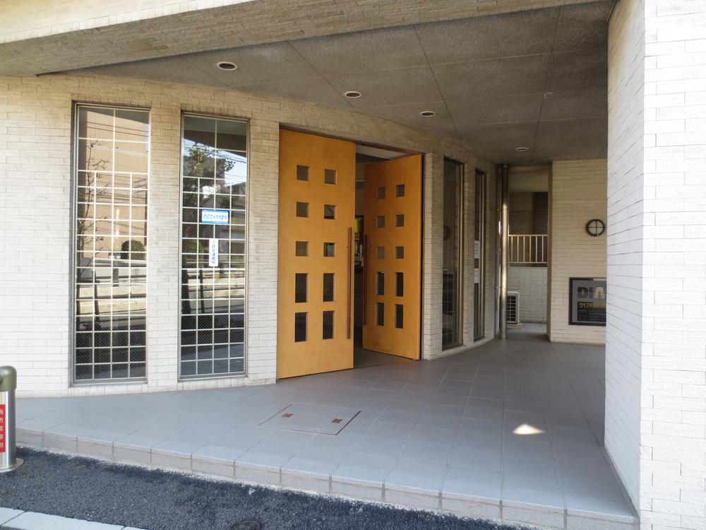 Entrance. Common areas