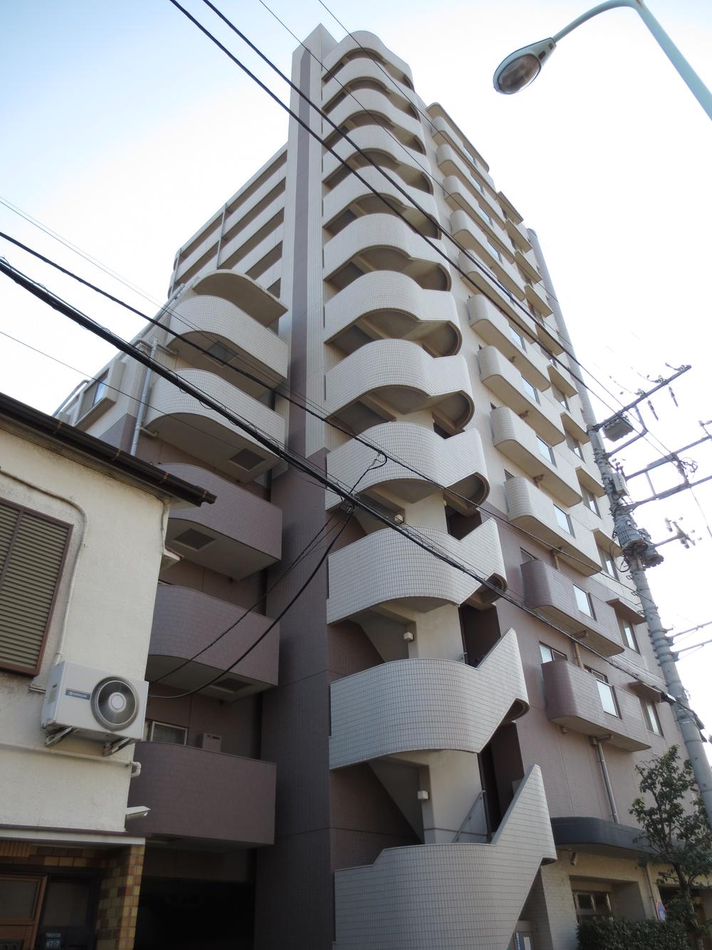 Local appearance photo. Local (11 May 2013) Shooting