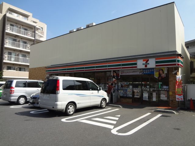 Convenience store. 170m to Seven-Eleven (convenience store)
