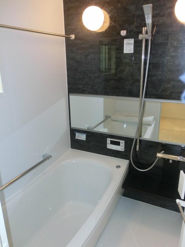 Bathroom. Local (25 November 29) shooting