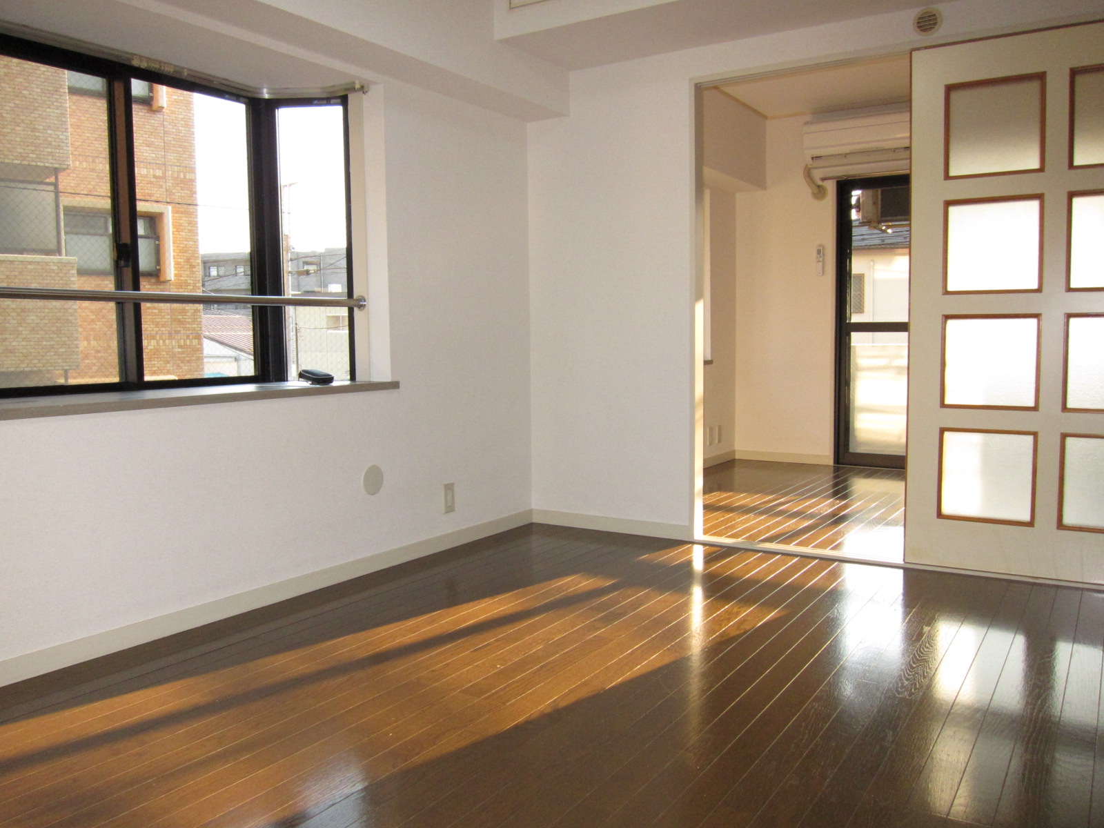 Living and room. For indoor photo of the same type 2F. 