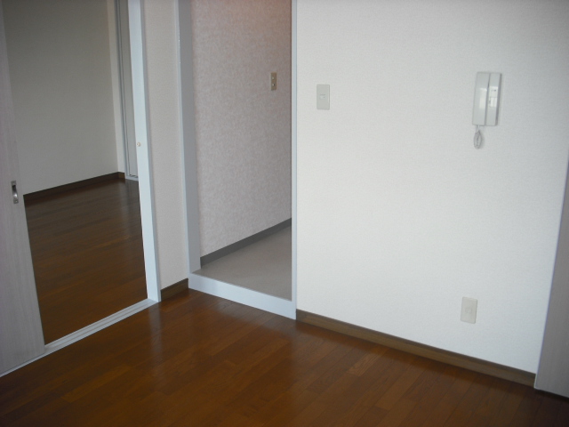 Living and room. Equipment, etc., Slightly different.