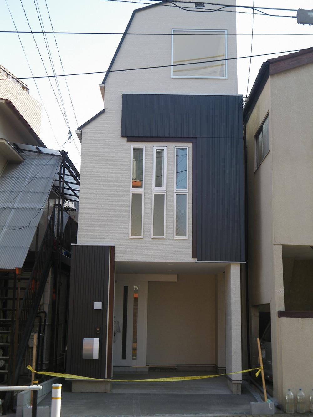 Local appearance photo. Local (12 May 2013) Shooting