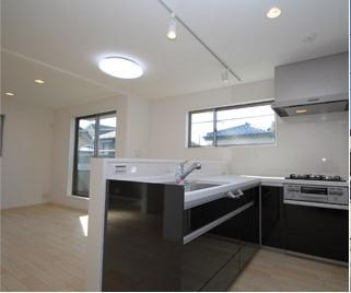 Same specifications photo (kitchen)