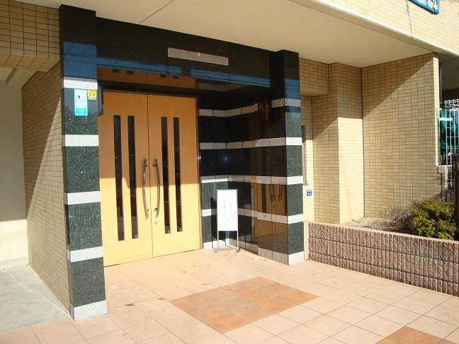 Entrance. Common areas