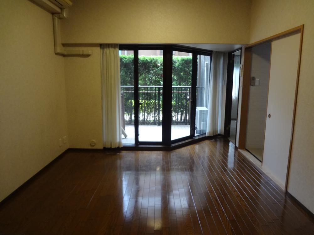 Living. Indoor (June 2013) Shooting