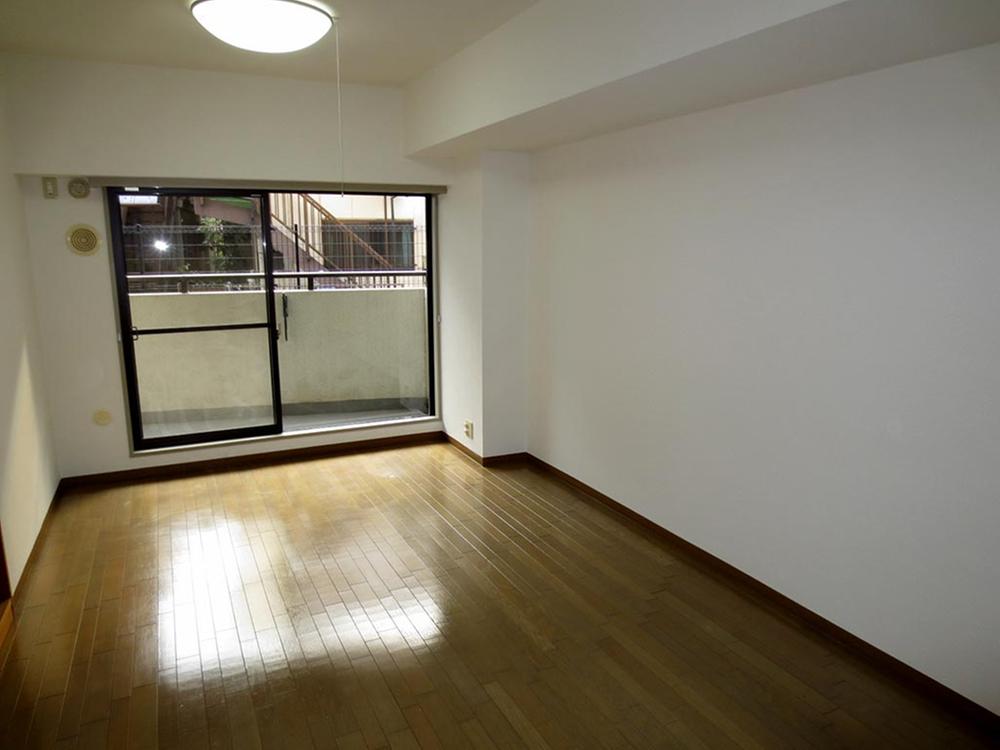 Living. Living-dining (12 May 2013) Shooting