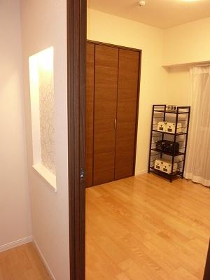 Non-living room. Indoor (12 May 2013) Shooting