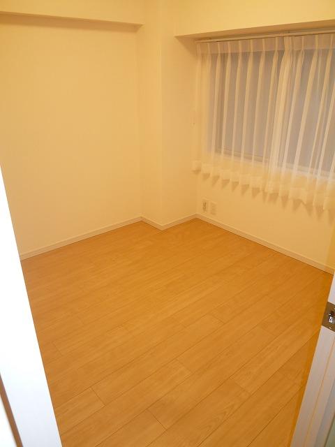 Non-living room. Western-style about 4.3 Pledge.