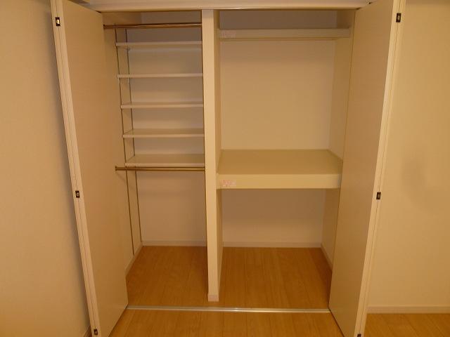 Non-living room. With a closet with a storage capacity in the Western-style about 5.7 Pledge.