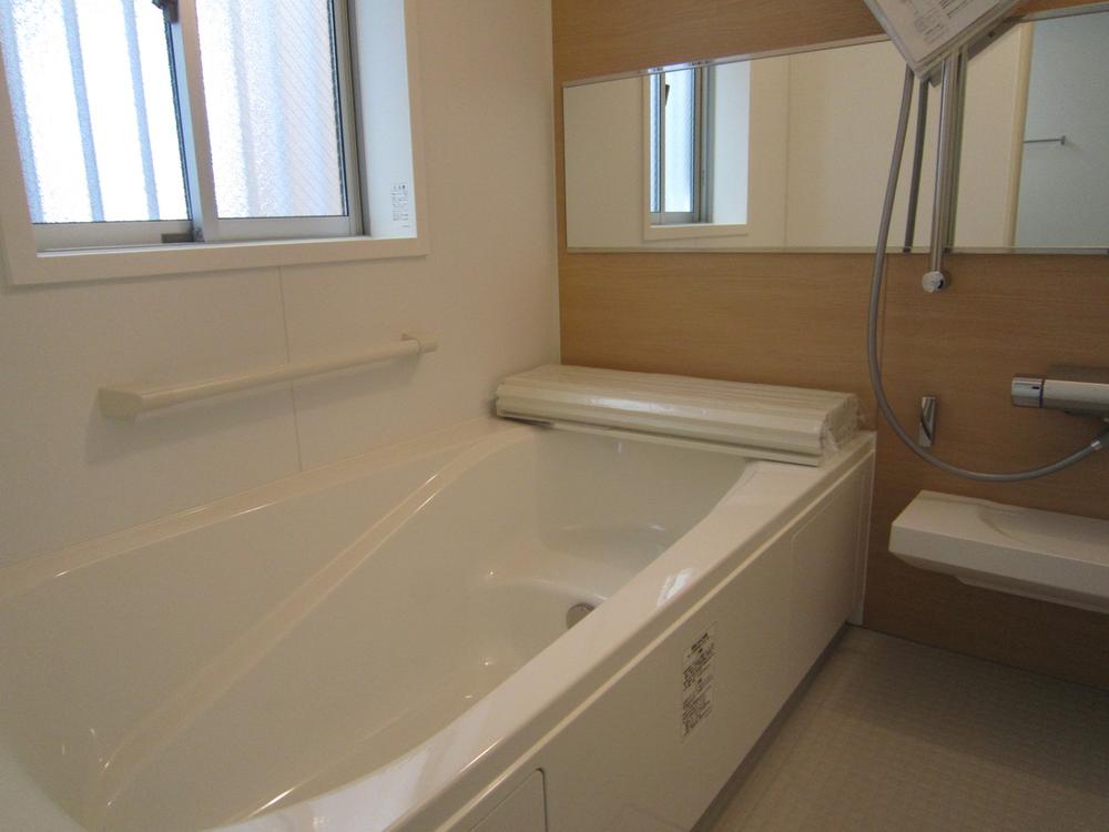 Bathroom. December 8 shooting, Large bathroom