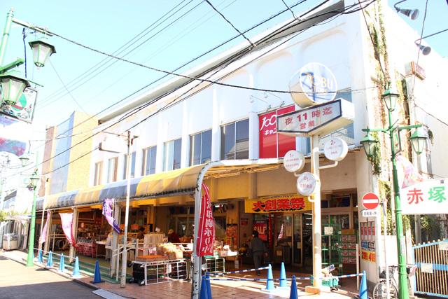 Supermarket. 700m to Tobu Store under Akatsuka shop