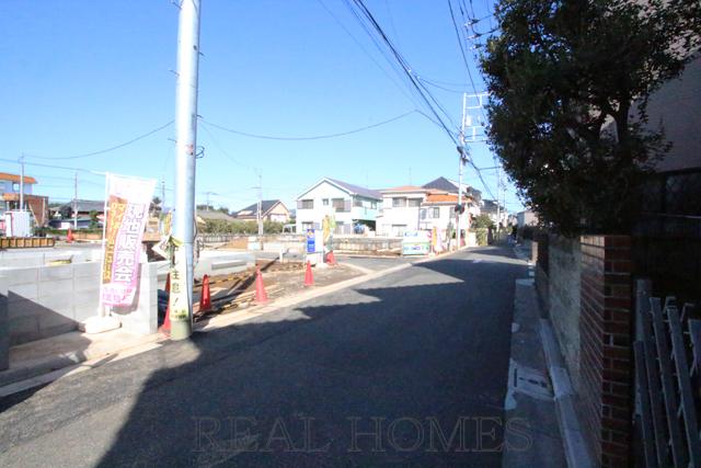 Local photos, including front road. Local (11 May 2013) Shooting