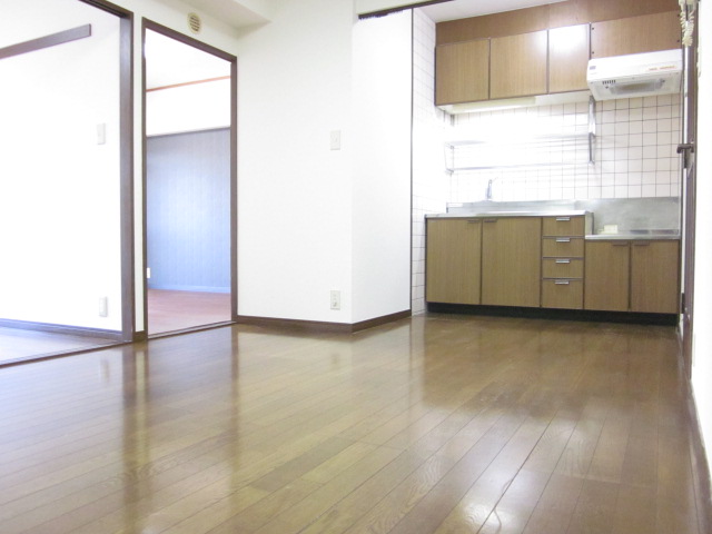 Living and room. 9 quires a dining