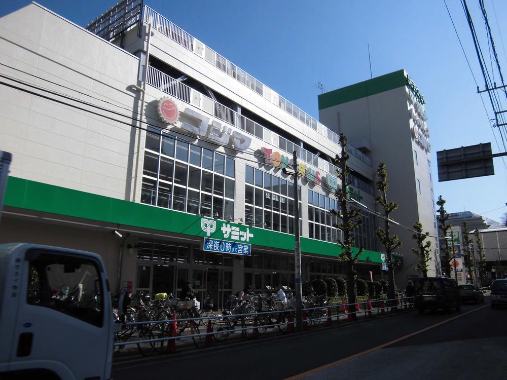 Supermarket. Also a 2-minute walk super, In the surrounding area there is also shopping center (2013 November shooting)