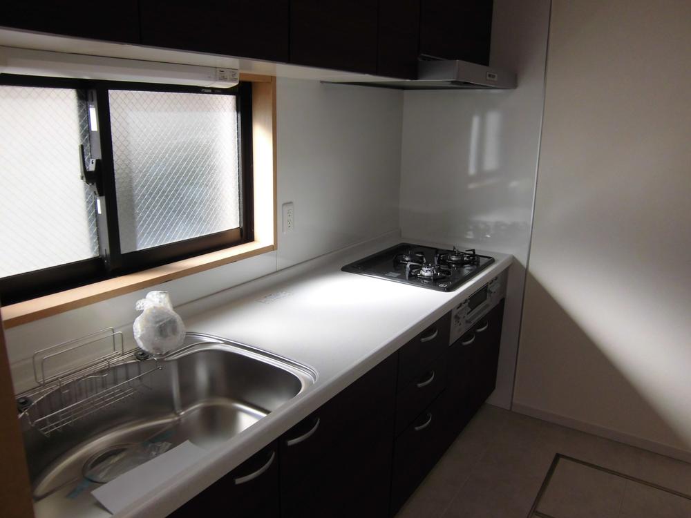 Kitchen. There is a window in the kitchen, It is very bright kitchen (2013 November shooting)