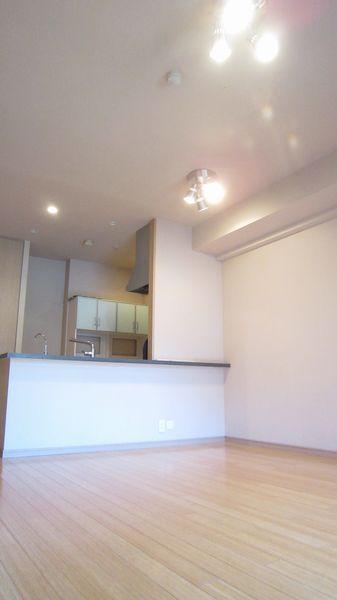 Living. LD: 10.6 Pledge ☆ Becoming LD part with floor heating. Look at the garden from the balcony, There is a sense of openness ☆