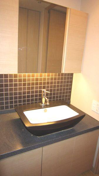 Wash basin, toilet. ☆ Wash basin It has become a wash basin that was to make designer apartment. It also secured storage space in the dressing room ☆