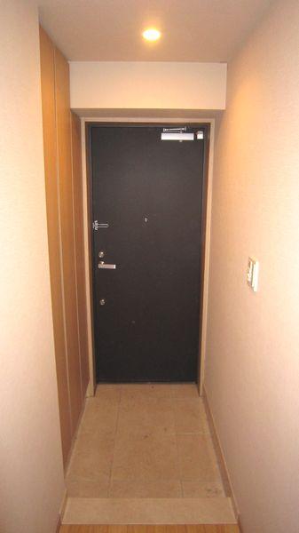 Entrance. ☆ Entrance lights with motion sensors Fine is a place I feel very convenience ☆