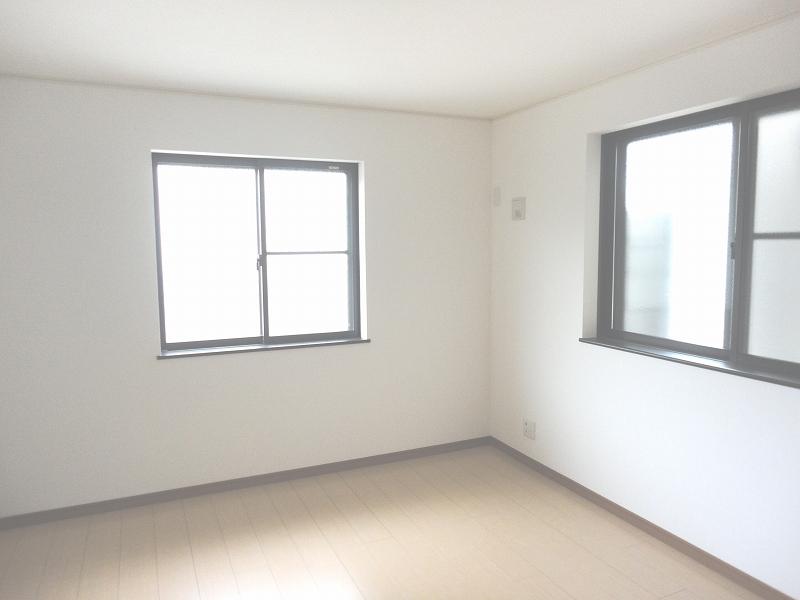 Non-living room. Bright two-sided lighting Western-style