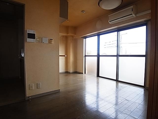 Living. Indoor (12 May 2013) Shooting