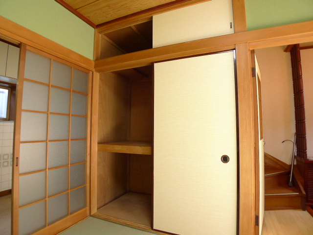 Receipt. It is also safe towards a lot of luggage attaching therefore closet upper closet