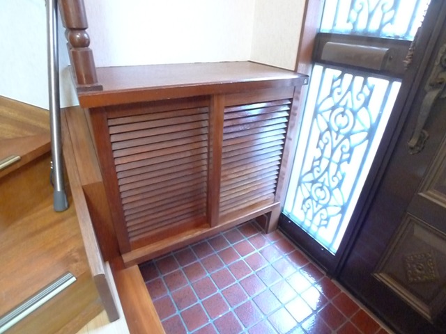 Entrance. There shoebox of reluctance that can flat shoes at the door