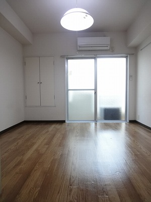 Living and room. Day good!