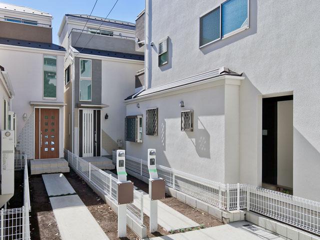 Local appearance photo. 6 Building local