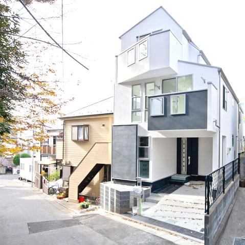 Local appearance photo. Local (11 May 2013) Shooting