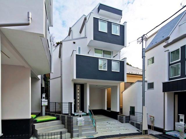 Local photos, including front road. Local (11 May 2013) Shooting