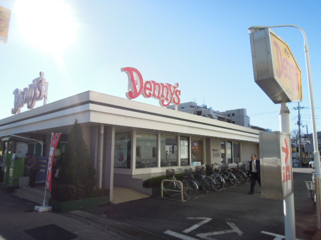 restaurant. 710m up to Denny's (restaurant)