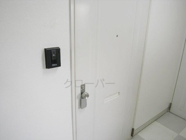 Other common areas. Sharing unit Entrance