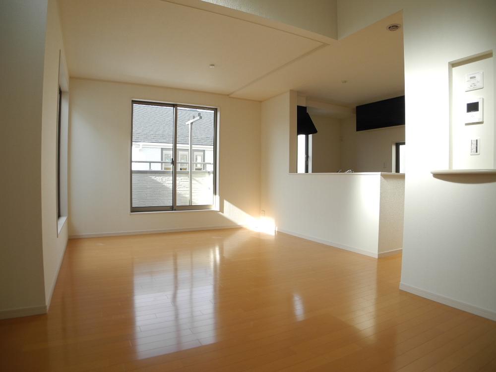 Same specifications photos (living)