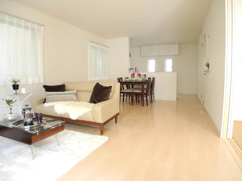 Same specifications photos (living)