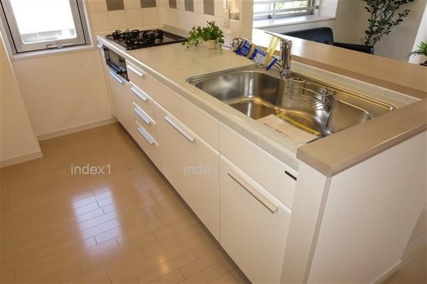 Kitchen. It is counter-type system Kitchen