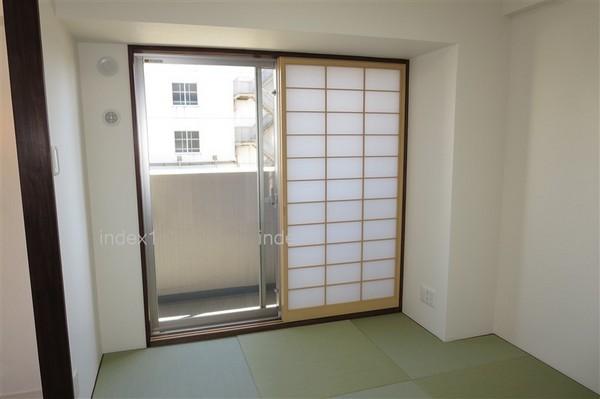 Non-living room. There is also something useful Japanese-style room