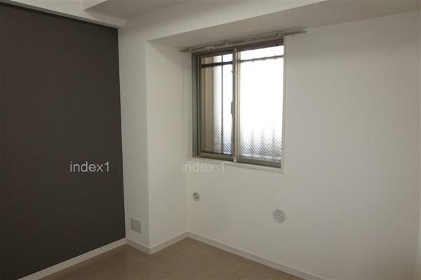 Non-living room. Entrance next to the Western-style ・ 5 is a Pledge