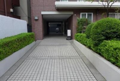 Entrance. Common areas