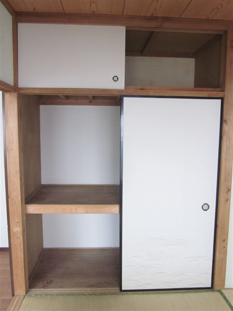 Receipt. The 4.5-tatami mat Japanese-style room housed one between min ・ Yes upper closet