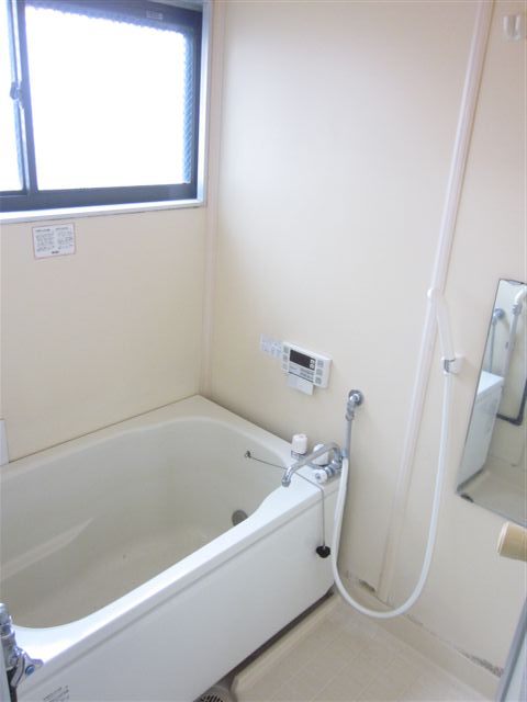 Bath. Good ventilation There are add cooked permitted Window