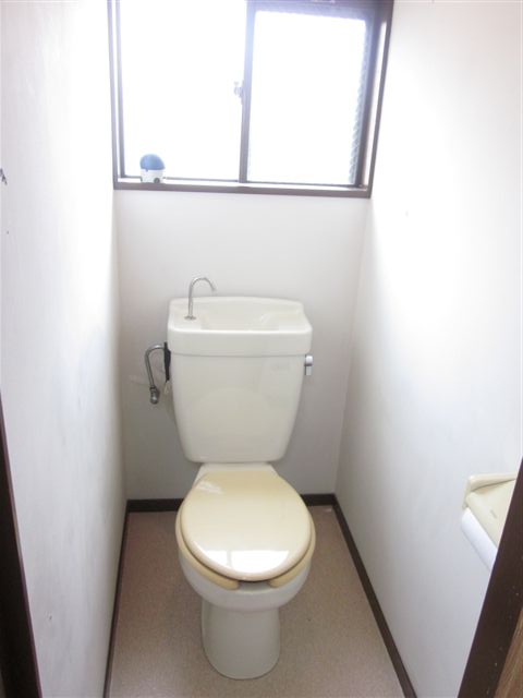 Toilet. bus ・ There is a window in the toilet by toilet