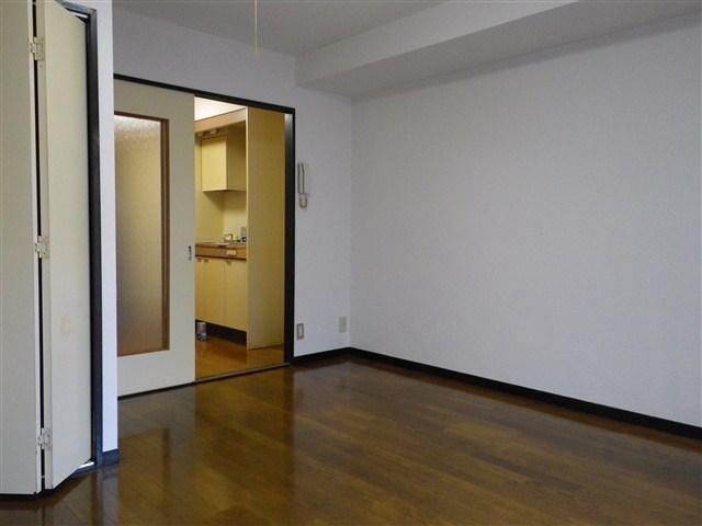 Other room space. Flooring