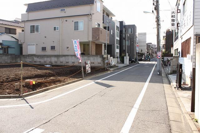 Local photos, including front road. Local (11 May 2013) Shooting